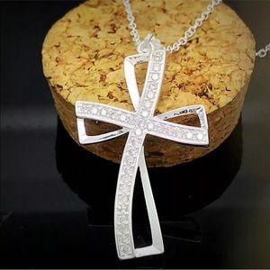 Beautiful sterling silver crystal cross with chain